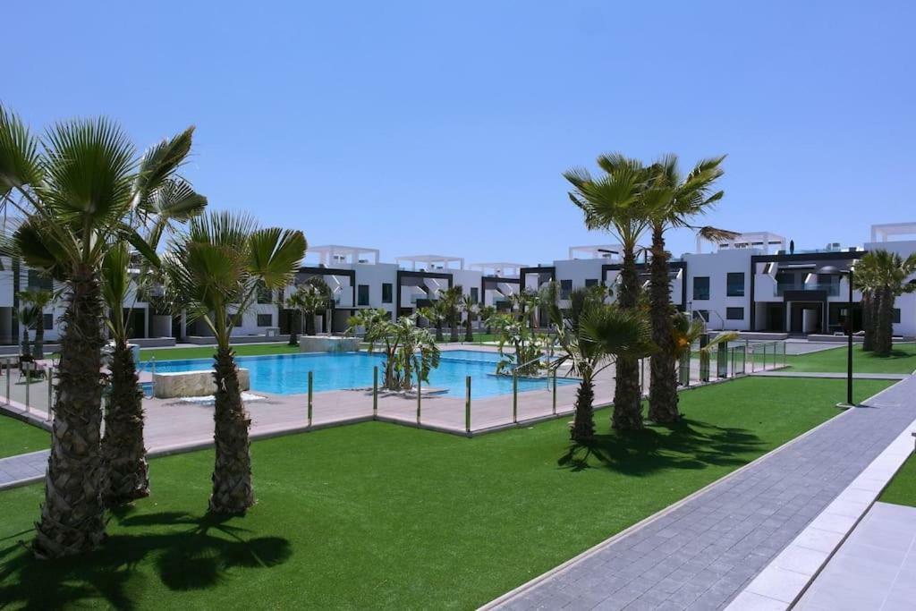Апартаменты Oasis Beach IX Puntaprima Торевьиа Экстерьер фото