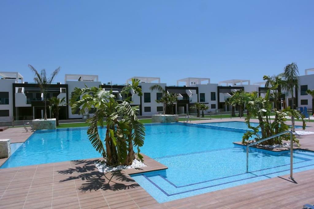 Апартаменты Oasis Beach IX Puntaprima Торевьиа Экстерьер фото