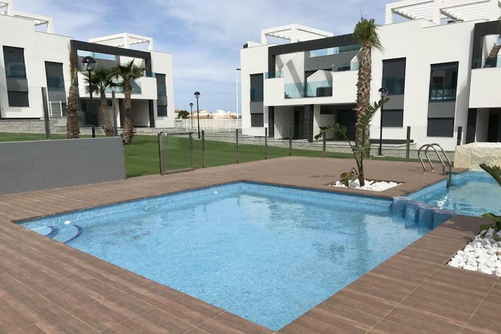 Апартаменты Oasis Beach IX Puntaprima Торевьиа Экстерьер фото